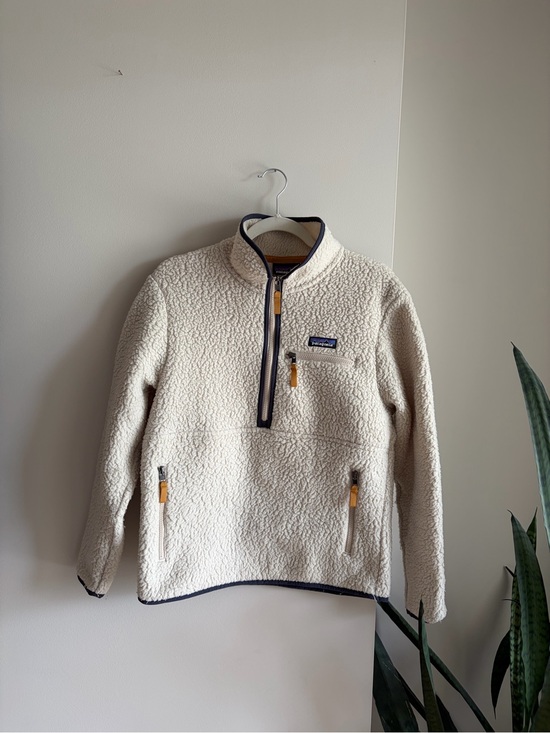 Patagonia Sweaters - Patagonia Cream Sherpa Pullover with Navy Trim